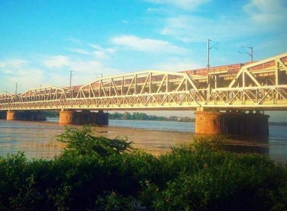 old-naini-bridge-mutthi-ganj-allahabad-tourist-attraction-v0hh8i